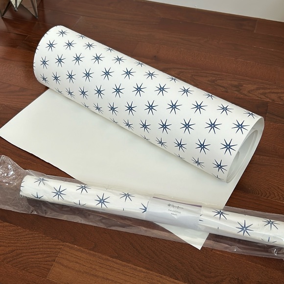 Peel and stick wallpaper - Picture 2 of 5